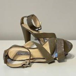Oscar de La Renta Crackled Strappy Ankle Stap Platform Heels in Taupe - Size 7.5